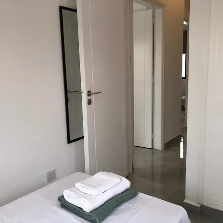 Luxurious 3-bed Villa, Modern Decor, Communal Pool Villa