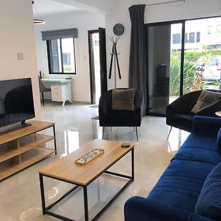 Luxurious 3-bed Villa, Modern Decor, Communal Pool *