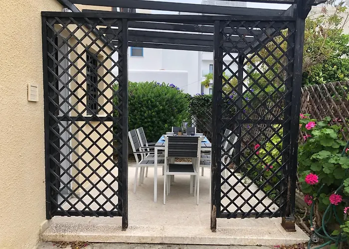 Villa Luxurious 3-bed Villa, Modern Decor, Communal Pool Paphos