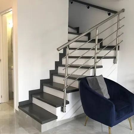 Luxurious 3-bed Villa, Modern Decor, Communal Pool 파포스