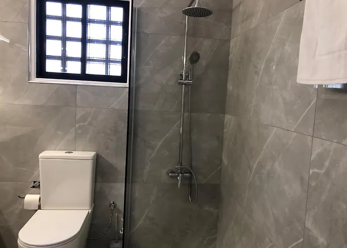 Luxurious 3-bed Villa, Modern Decor, Communal Pool 파포스