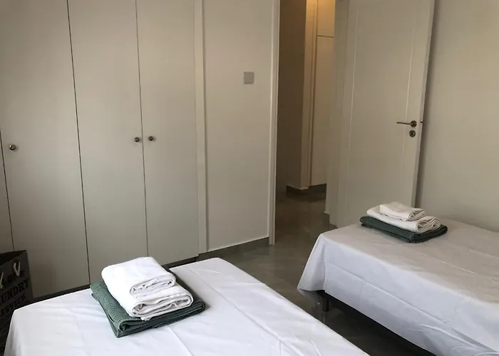 Luxurious 3-bed Villa, Modern Decor, Communal Pool 빌라