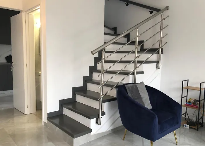 Luxurious 3-bed Villa, Modern Decor, Communal Pool 파포스