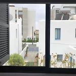 Villa Luxurious 3-bed Villa, Modern Decor, Communal Pool *