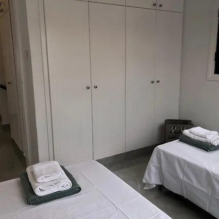 Luxurious 3-bed Villa, Modern Decor, Communal Pool فيلة *