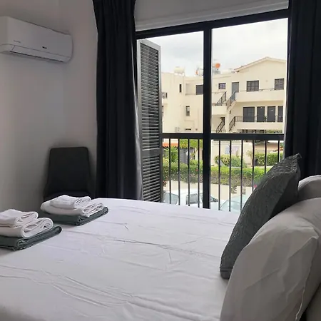 Luxurious 3-bed Villa, Modern Decor, Communal Pool * بافوس