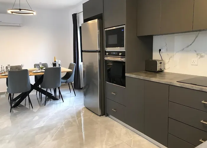 Luxurious 3-bed Villa, Modern Decor, Communal Pool * Paphos