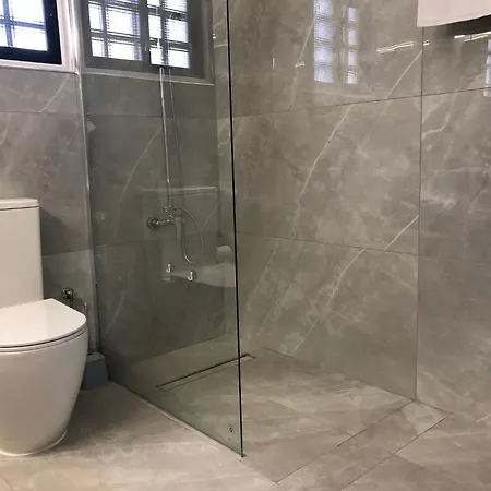 Luxurious 3-bed Villa, Modern Decor, Communal Pool Pafos