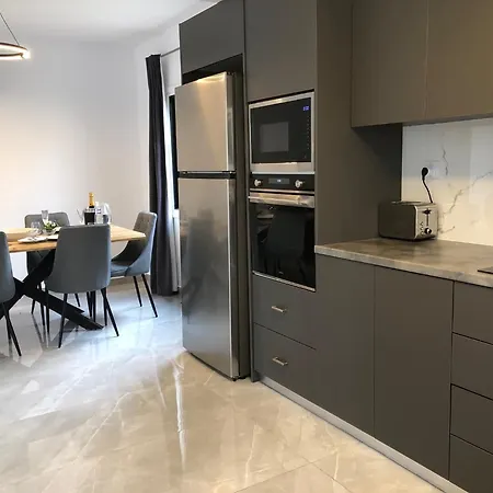 Luxurious 3-bed Villa, Modern Decor, Communal Pool * Pafos