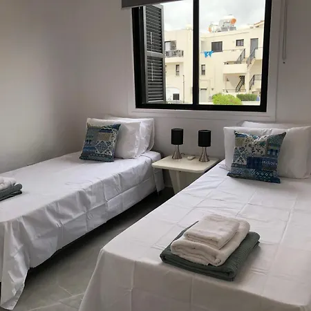 Luxurious 3-bed Villa, Modern Decor, Communal Pool Willa *