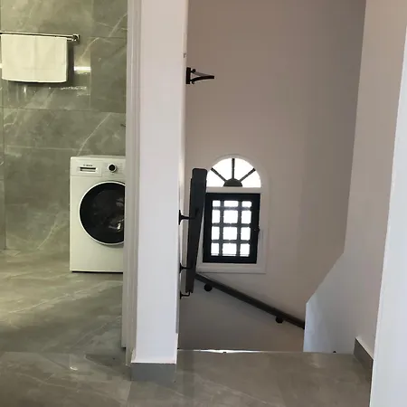 Luxurious 3-bed Villa, Modern Decor, Communal Pool Pafos