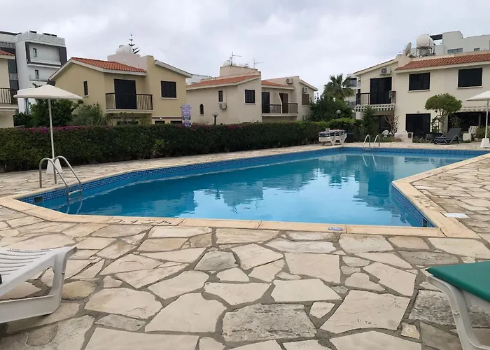 ヴィラ Luxurious 3-bed Villa, Modern Decor, Communal Pool パ フォス