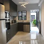 Luxurious 3-bed Villa, Modern Decor, Communal Pool Villa Paphos