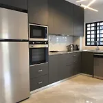 Villa Luxurious 3-bed Villa, Modern Decor, Communal Pool
